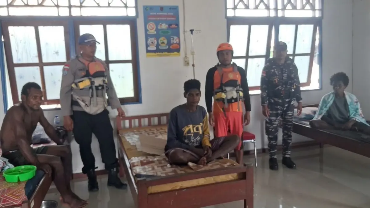 Tiga dari delapan korban tenggelamnya perahu ketinting di Muara Betcbamu, Kabupaten Asmat, yang berhasil selamat dari maut. CEPOSONLINE.COM/SAR TIMIKA)