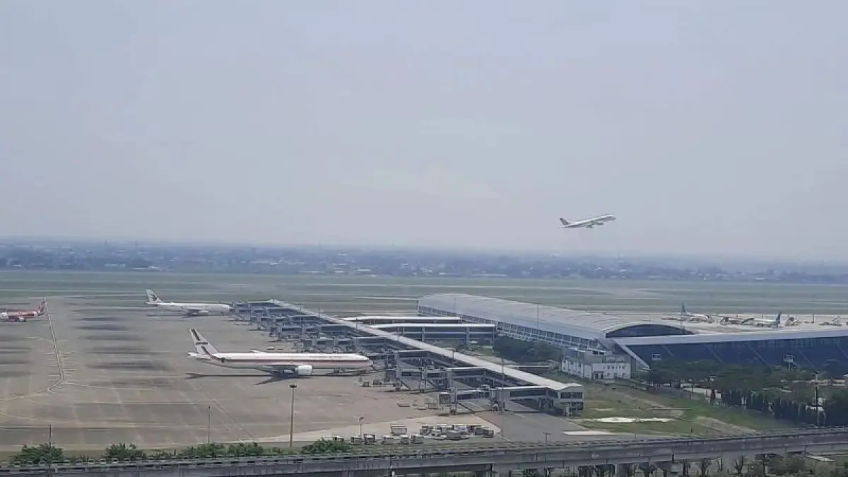 Sejumlah pesawat terparkir di area Terminal Bandara Internasional Soekarno-Hatta, Tangerang, Banten. (CEPOSONLINE.COM/NTARA/Azmi Samsul)