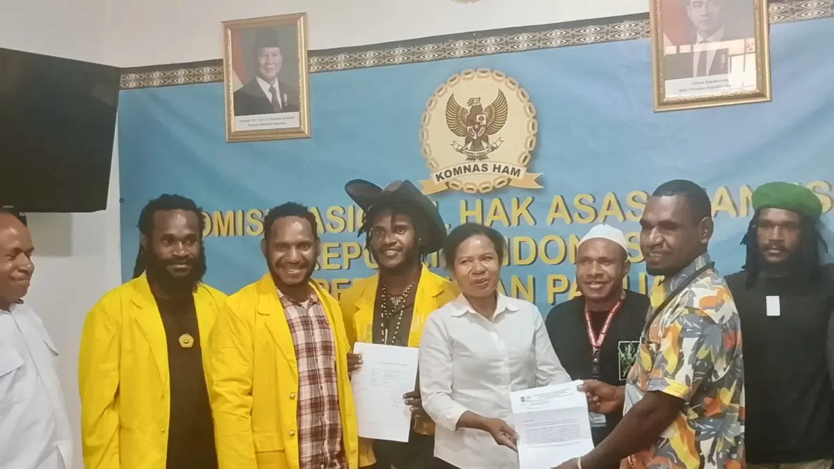 BEM Uncen saat audiensi dan melaporkan kasus penembakan di perumnas lll ke Komnas HAM Perwakilan Papua, Senin (7/9/2026). (JIMI/CEPOSONLINE) 