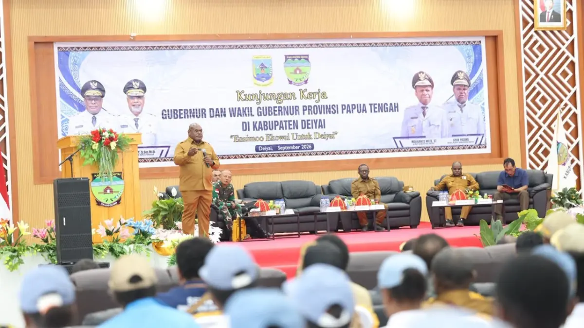 Gubernur Meki Nawipa saat tatap muka dengan pemerintah dan masyarakat Deiyai di Wagethe Kabupaten Deiyai, Selasa, (8/9/2026). (CEPOSONLINE.COM/HUMAS PEMPROV)