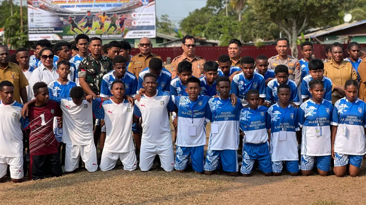 Pembukaan Gala Siswa Indonesia Provinsi Papua Selatan di lapangan sepak bola Makodim 1707/Merauke, Senin (7/9/2026) sore

(CEPOSONLINE.COM/ISTIMEWA)&nbsp;