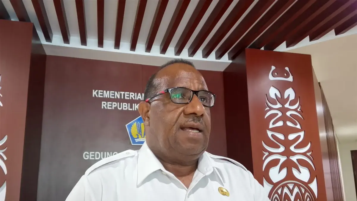 Asisten 1 Bidang Pemerintahan Sekda Provinsi Papua Yohanes Walilo.

(CEPOSONLINE.COM_ROHANA WENGGI)