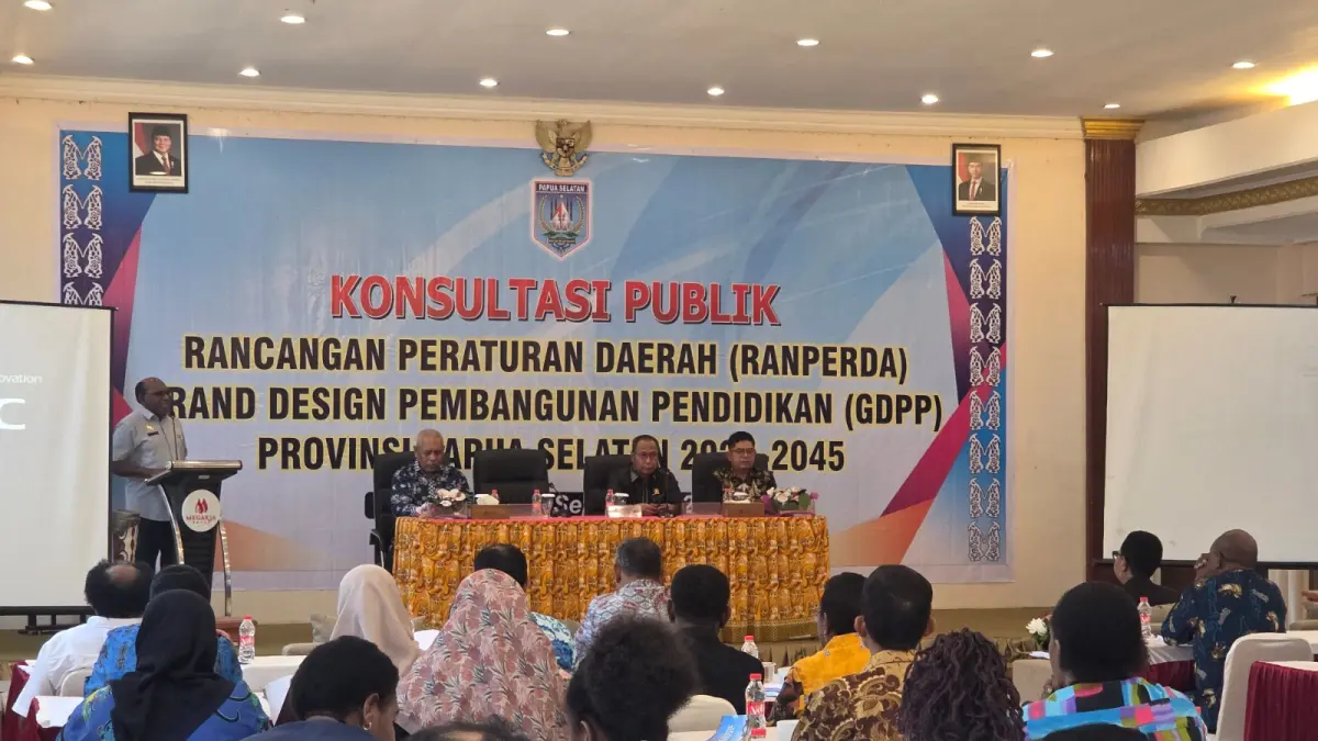 Konsultasi Publik – Sekda Papua Selatan Ferdinand Kainakaimu mewakili Gubernur membuka Konsultasi Publik Ranperda GDPP Papua Selatan 2025-2045, Kamis (9/9/2026). (JOHN RAHAIL)