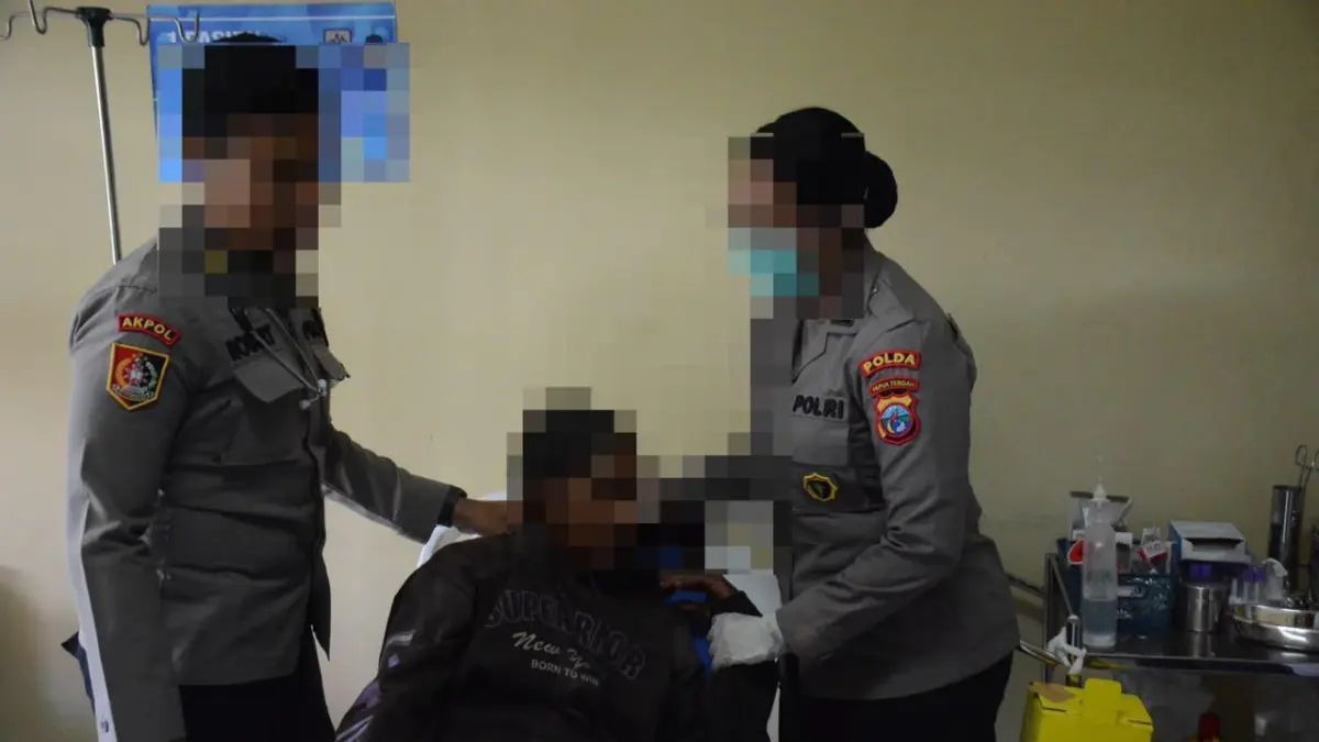 Korban penculikan saat mendapat penanganan medis di RS Bhayangkara, Jalan Agimuga, Mile 32, Mimika, Papua Tengah, Senin (14/9/2026). ( CEPOSONLINE.COM/ISTIMEWA).