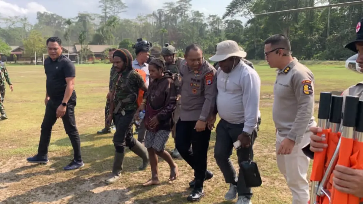 Korban saat tiba di lapangan hijau Mako Brimob Batalyon B Pelopor, Senin (14/9/2026). ( CEPOSONLINE.COM/POLRES MIMIKA).