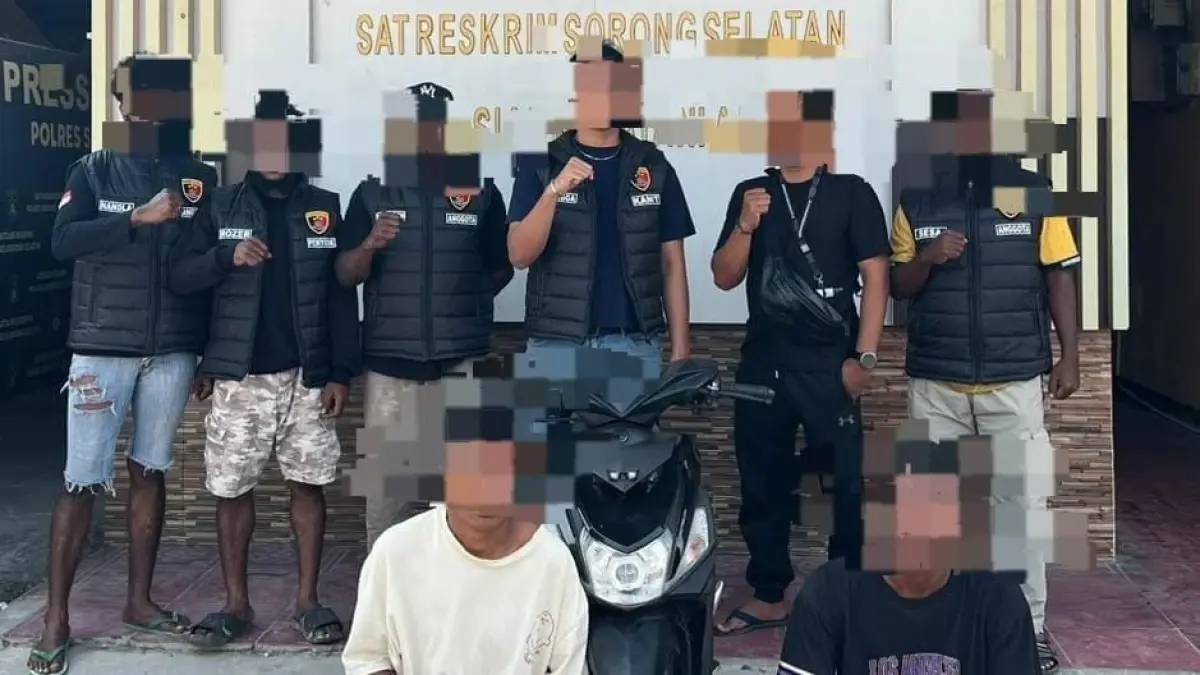 Unit Resmob Satuan Reserse Kriminal Polres Sorong Selatan mengamankan dua orang terduga pelaku pencurian di Kampung Wermit, Sabtu 912/9/2026).