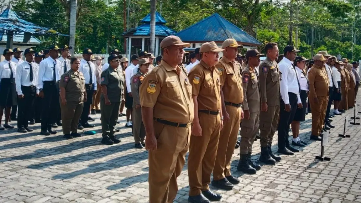 Tampak ASN saat mengikuti apel pagi di halaman Kantor Bupati Keerom, Senin (14/9/2026). (CEPOSONLINE.COM/ERIANTO).