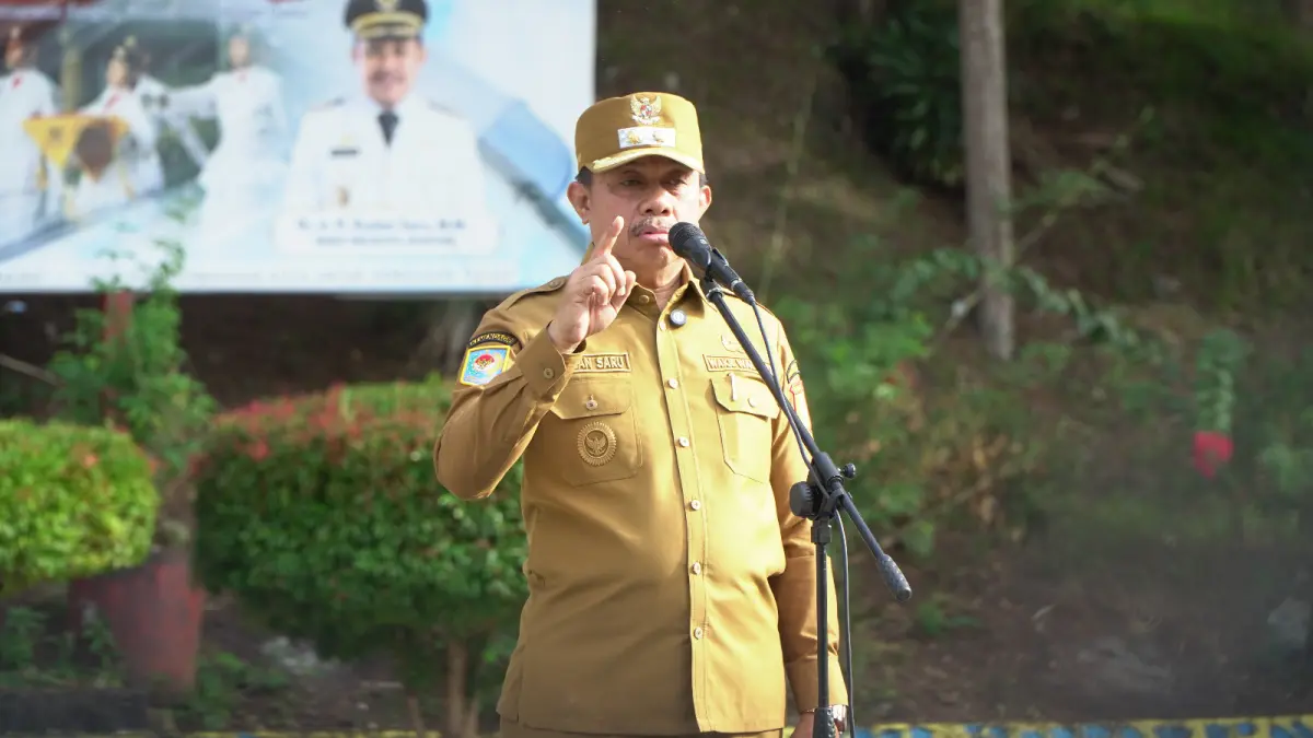 Wakil Wali Kota Jayapura, Dr. Ir. H. Rustan Saru saat pimpin apel pagi benerapa waktu lalu.(Foto: Takim/CEPOSONLINE.COM)