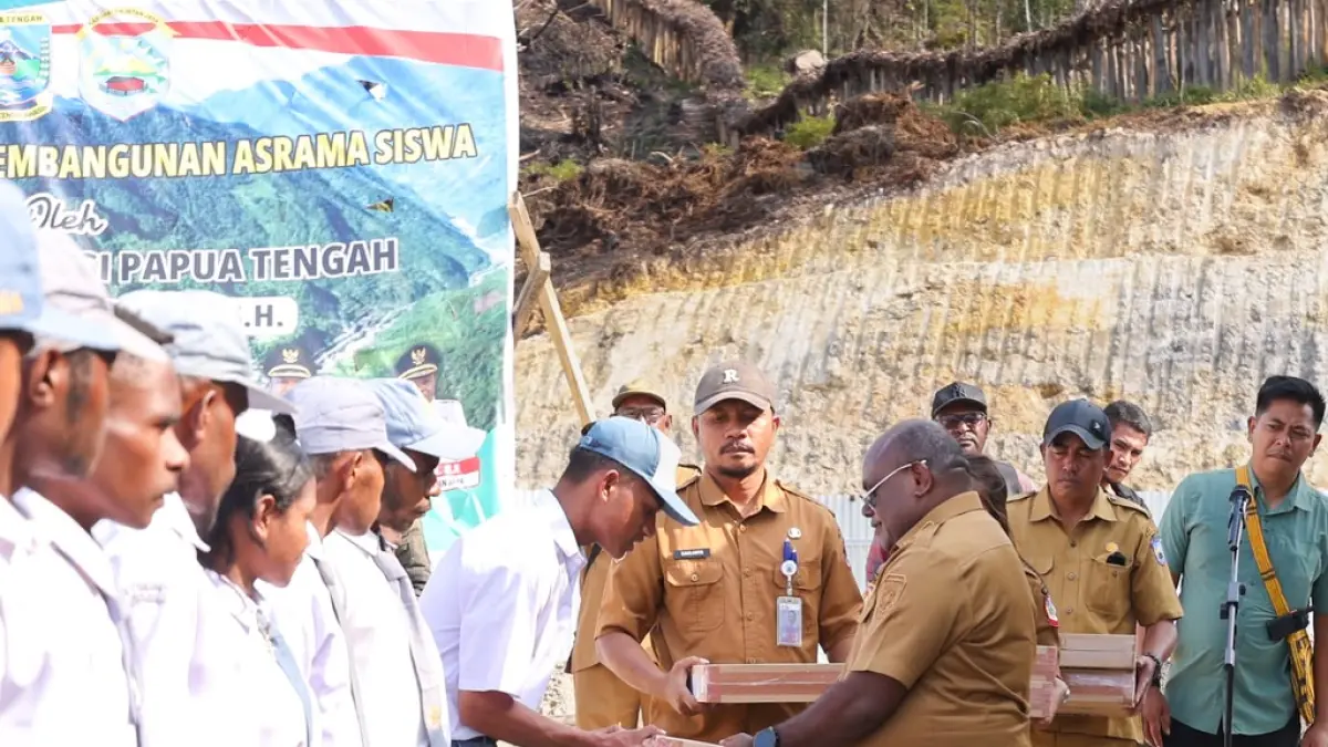 Gubernur Papua Tengah, Meki Nawipa bersama pimpinan Forkopimda saat melakukan Kunker di Kabupaten Intan Jaya, Selasa, (15/9/2026). (CEPOSONLINE.COM/HUMAS PEMPROV)