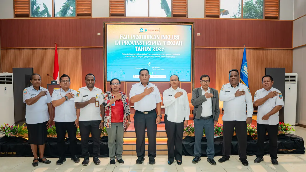 Foto Besama kegiatan Focus Group Discussion (FGD) bertema “Mewujudkan Pendidikan Inklusif dan Penguatan Unit Layanan Disabilitas Menuju Papua Tengah yang Ramah, Setara, dan Berkelanjutan” di aula kantor Dinas Pendidikan Papua Tengah di Nabire, Rabu (16/9/2026). (CEPOSONLINE.COM/HUMAS PEMPROV)