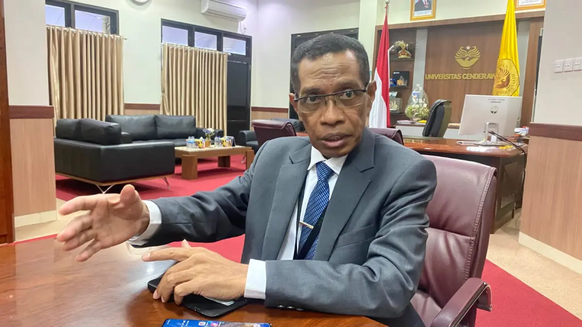 Alm. Prof. Dr. Oscar Oswald O. Wambrauw, S.E., M.Sc.Agr. (CEPOSONLINE/Jimi)