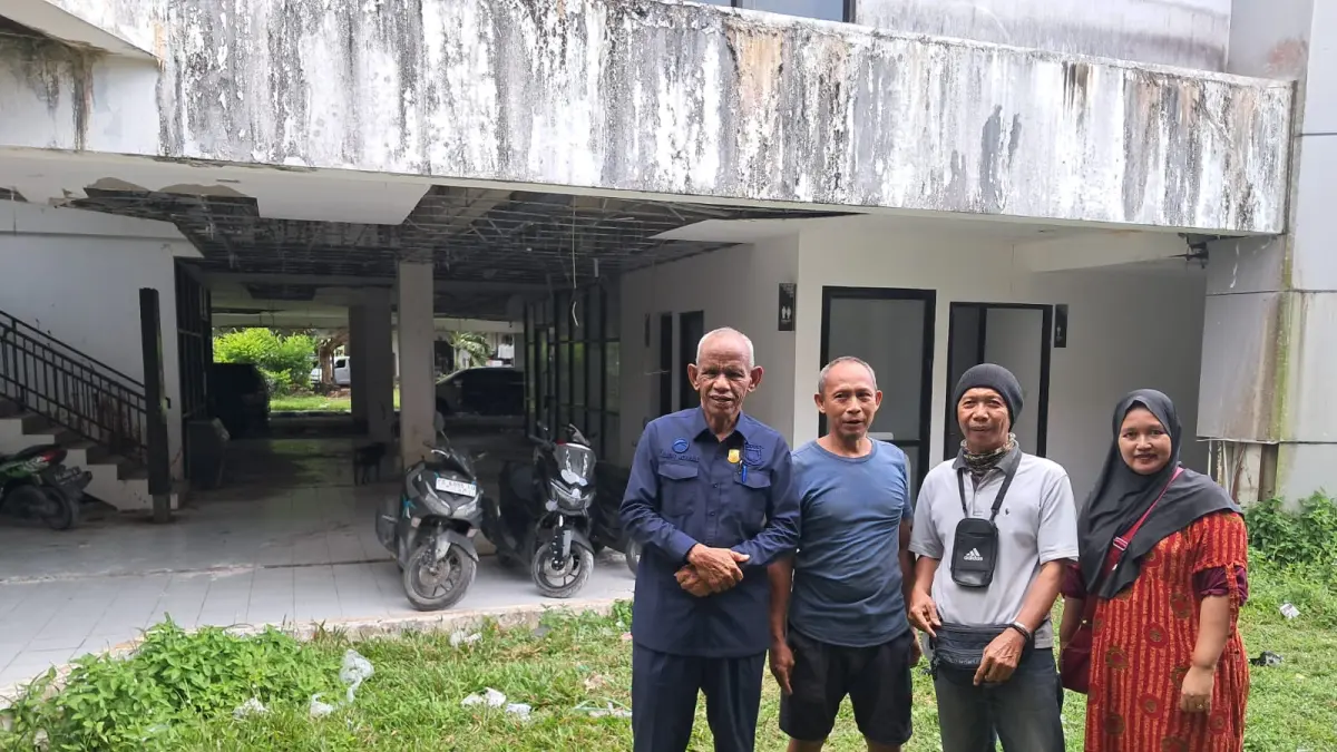 Anggota Komisi IV DPRP, Alberth Merauje saat berkunjung ke Pasar Perbatasan RI-PNG, Kamis (17/9/2026)(CEPOSONLINE.COM/DPRP)