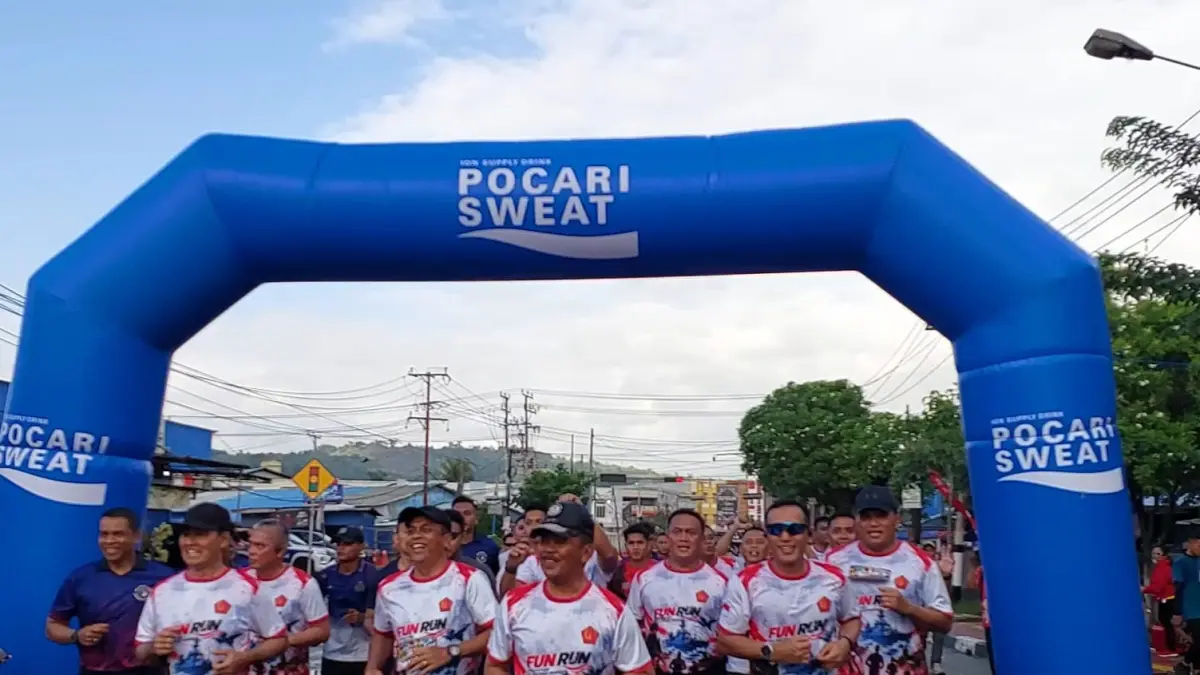 Dankodaeral X bersama Forkopimda mengikuti fun run 8,1 KM di Kota Jayapura, Papua, Sabtu (19/9/2026)(CEPOSONLINE.COM/KAREL)