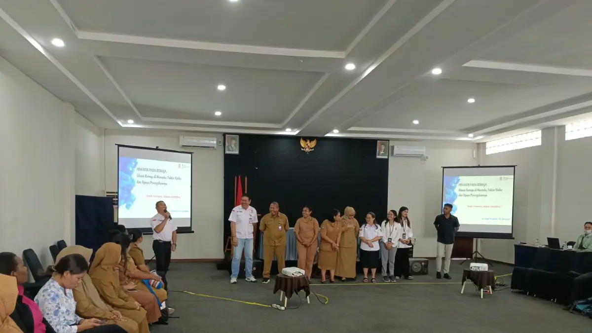 Para guru dari SD sampai SMA-SMK saat mengikuti TOT untuk dapat mengedukasi siswa terkait dengan HIV-AIDS, di Merauke, Senin (20/9/2026). &nbsp; &nbsp;&nbsp;
(CEPOSONLINE.COM/SULO)