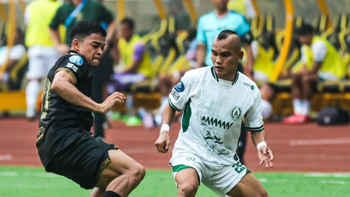 DUEL PEMAIN PSS SLEMAN DAN DEWA UNITED. (INSTAGRAM/PSS SLEMAN)