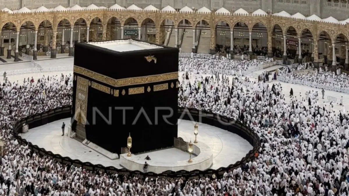 Ilustrasi - Umat Islam dari berbagai negara melakukan tawaf di Masjidil Haram, Makkah, Arab Saudi, Rabu (17/6/2026). (Ceposonline.com/ANTARA FOTO/Citro Atmoko)