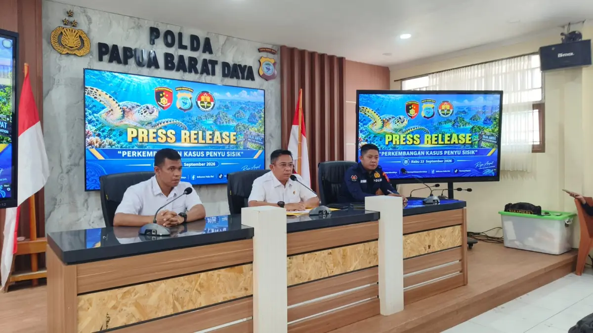 Direktorat Reserse Kriminal Khusus Polda Papua Barat Daya ketika melakukan konferensi pers penetapan tersangka WNA China. (CEPOSONLINE.COM/FAUZIA)