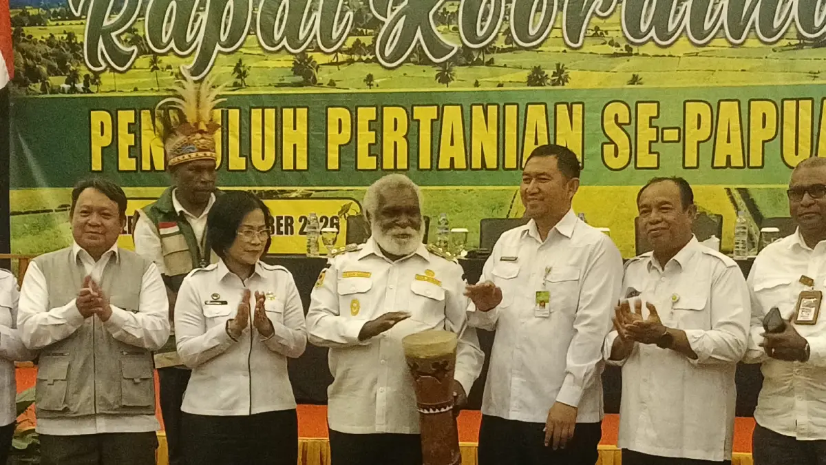Wakil gubernur Papua Selatan Paskalis Imadawa saat membuka Rakor Penyuluh Pertanian se-Papua Raya dari 6 provinsi di Merauke, Rabu (23/9/2026) &nbsp;
(CEPOSONLINE.COM/SULO)