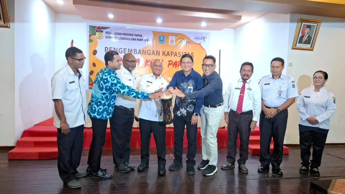 Bupati Biak Numfor Markus O. Mansnembra membuka kegiatan pengembangan kompetensi Barista Kopi Papua, di Asana Hotel, Rabu (23/9/2026). (CEPOSONLINE.COM/ FIKTOR PALEMBANGAN)