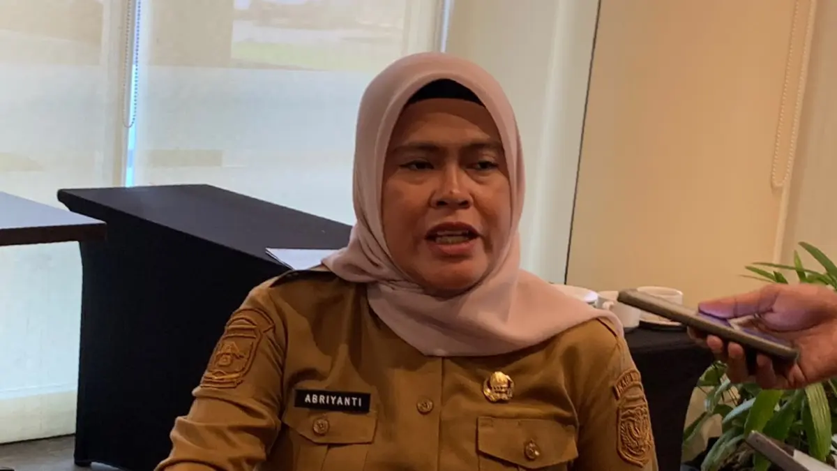Kepala Dinas Perumahan, Kawasan Permukiman, dan Pertanahan Kabupaten Mimika, Abrianti Nuhuyanan. (CEPOSONLINE.COM/MOH. WAHYU WELERUBUN).