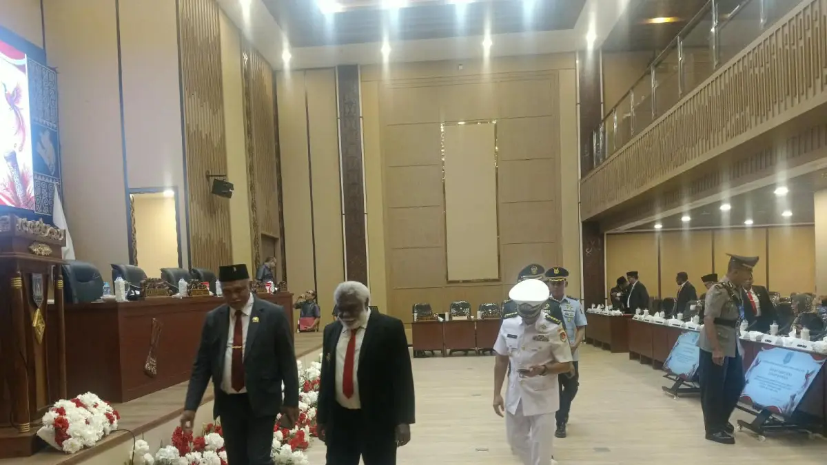 Wagub Papua Selatan, Paskalis Imadawa dan Ketua DPRP Papua Selatan, Heribertus Silfianus Silubun pada pembukaan rapat Paripurna Perubahan APBD tahun 2026, Rabu (24/9/2026).(CEPOSONLINE.COM/SULO)