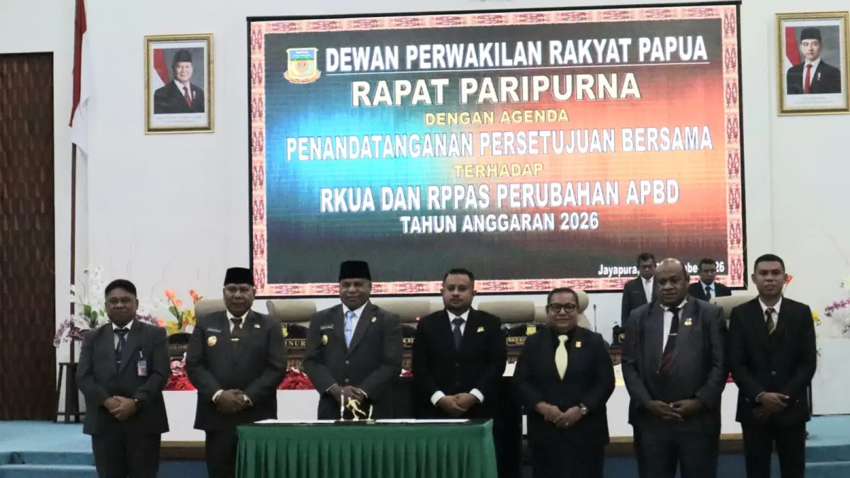 DPRP bersama Pemprov Papua resmi menandatangani RKUA dan RPPAS APBD TA. 2026, dalam rapat paripurna di Gedung DPRP, Kamis (25/9/2026) malam.(CEPOSONLINE.COM,/KAREL)