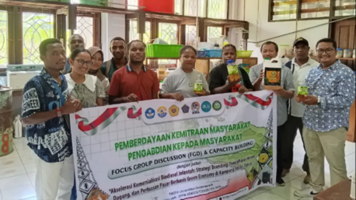 Foto Bersama setelah kegiatan Kelompok Sadar Energi dan Tim Universitas Cenderawasih.