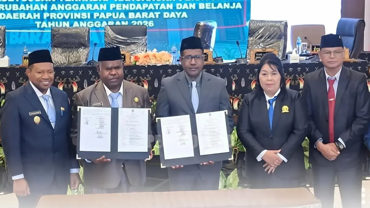 Rapat paripurna DPR Provinsi Papua Barat Daya di Kantor DPR PBD.


(CEPOSONLINE.COM/Fauzia)