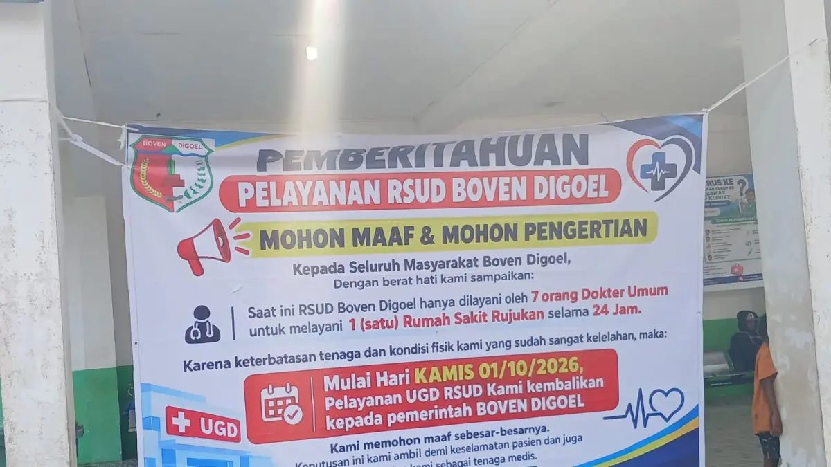 Spanduk pengumuman yang dipasang di depan RSUD Boven Digoel.(CEPOSONLINE.COM/ISTIMEWA)