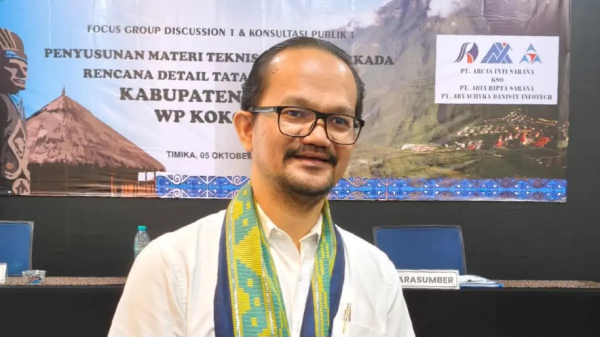 Ketua Tim Penyusun RDTR Kokonao dan Poumako, Tiar Pandapotan Purba. (CEPOSONLINE.COM/ Istimewa).