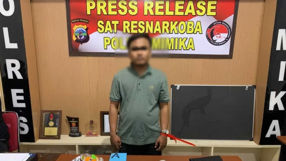 pelaku yang berhasil ditangkap polisi. (Foto: CEPOSONLINE.COM/SAT RESNARKOBA POLRES MIMIKA).