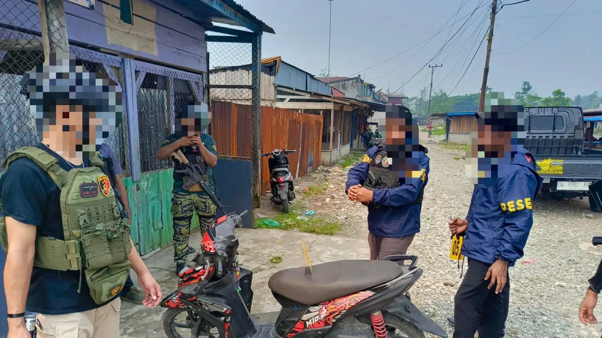 Aparat gabungan saat melakukan olah TKP Penganiayaan di Yahukimo, Senin (12/10/2026)(CEPOSONLINE.COM/HUMAS ODC)