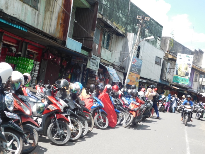 SUMBER PAD: Parkiran sepeda motor di sepanjang Jalan Niaga, kawasan perdagangan di Banjarmasin tengah.