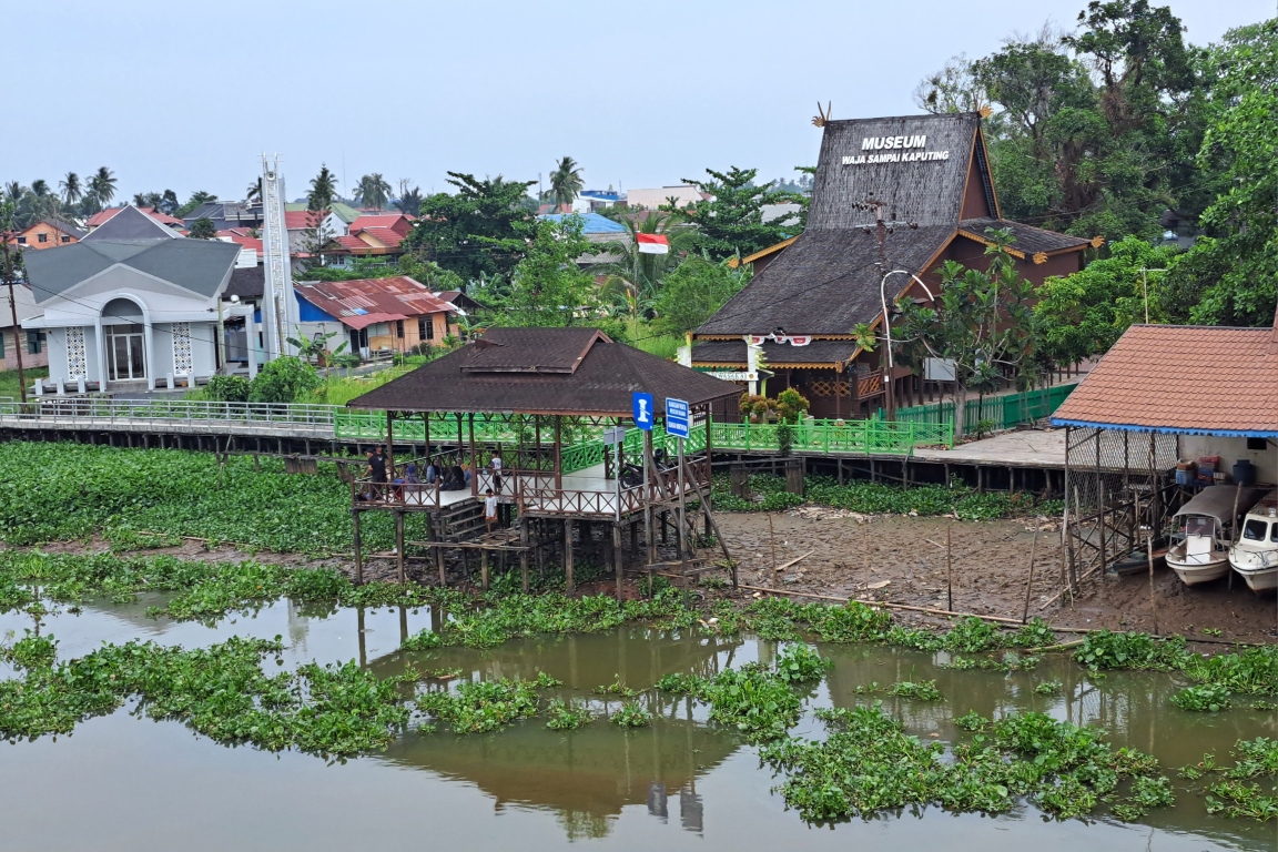 RUMAH BANJAR: Museum Wasaka di tepi Sungai Martapura, Banjarmasin.