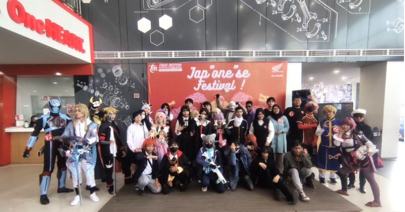 GELAR: Peserta Cosplay Competition dan Singing Contest Trio Motor