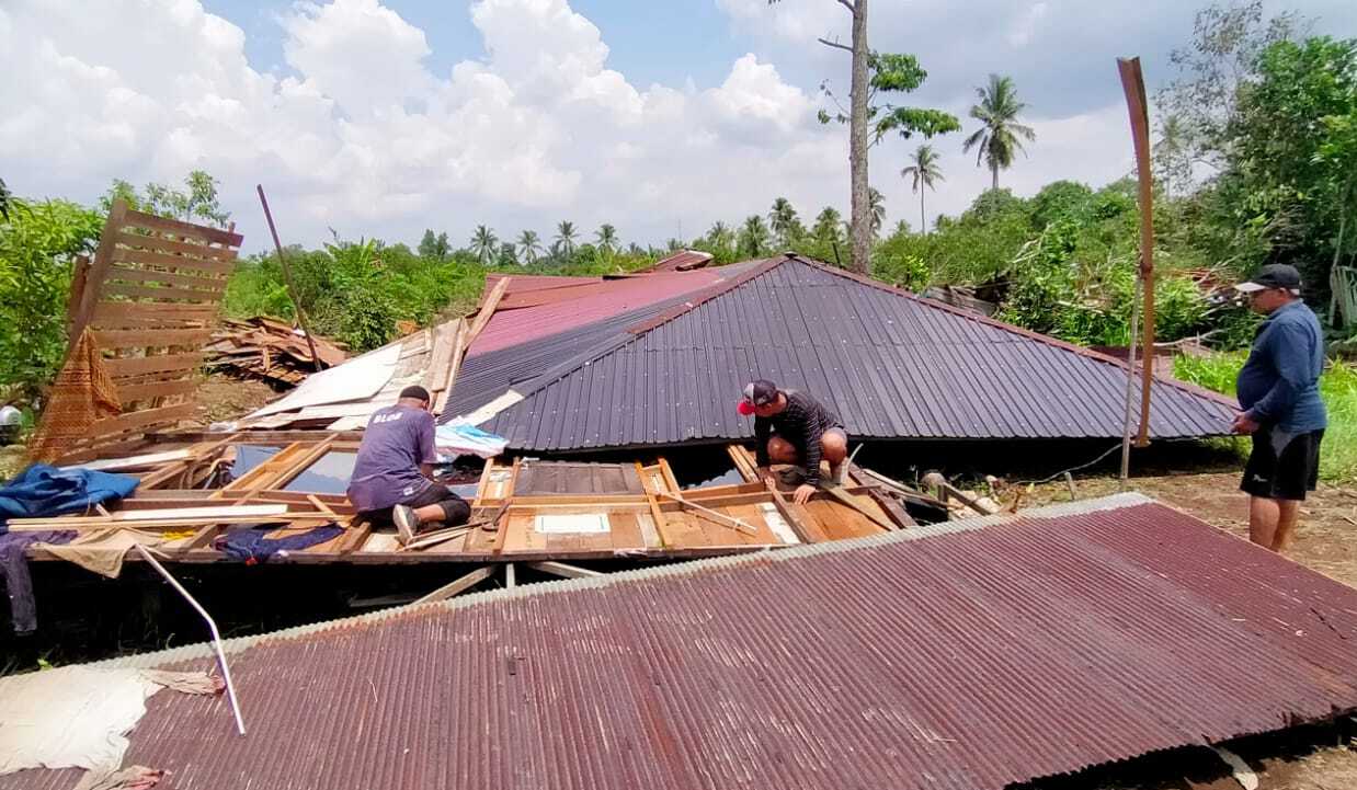 RUNTUH:Kondisi rumah H Abdullah rusak rata dengan tanah