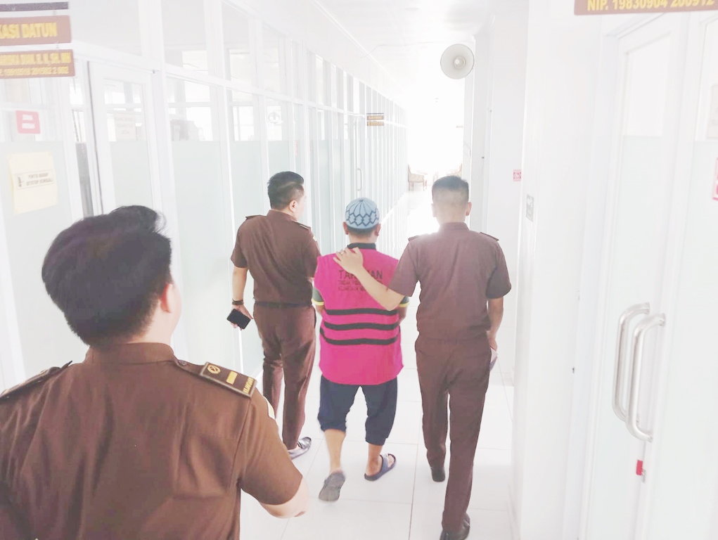 MENUNGGU SIDANG: Tersangka kasus korupsi Bantuan Operasional Sekolah (BOS) akan masuk sidang di Pengadilan Tipikor Banjarmasin.