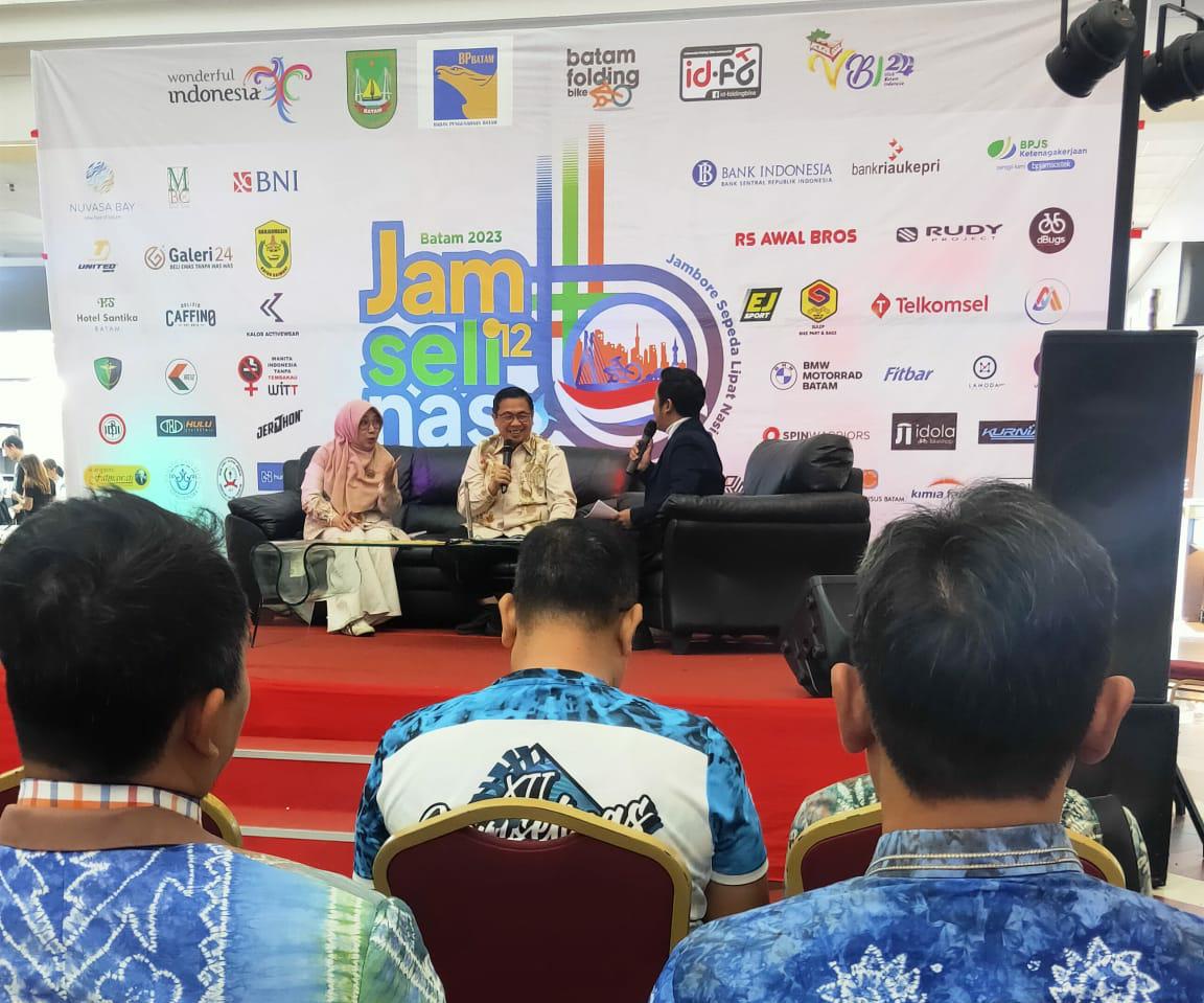 KOMITMEN:Wali Kota Banjarmasin, H Ibnu Sina dan Ketua TP-PKK Kota Banjarmasin, Hj Siti Wasilah mendukung Jamselinas XII Batam 2023 dan menyatakan Kota Banjarmasin siap jadi tuan rumah Jamselinas 2024.