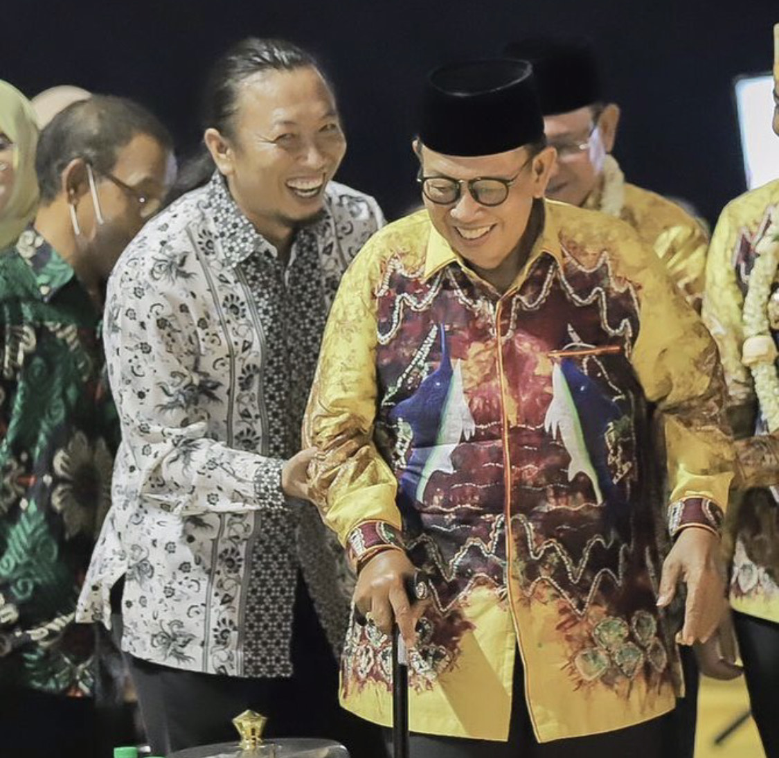 AKRAB: Bersama anaknya Iqbal Yudiannor, Sjachrani Mataja menghadiri Harjad Kotabaru di tahun 2022.