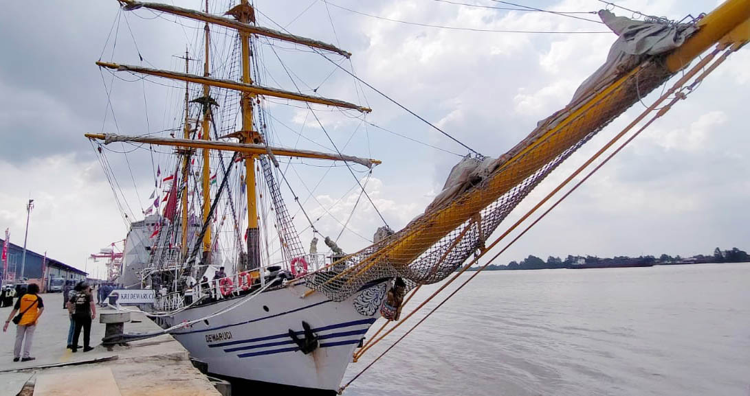 KAPAL PERANG: Kapal legendaris TNI Angkatan Laut, Dewaruci untuk kedua kalinya mengunjungi Kalimantan Selatan.