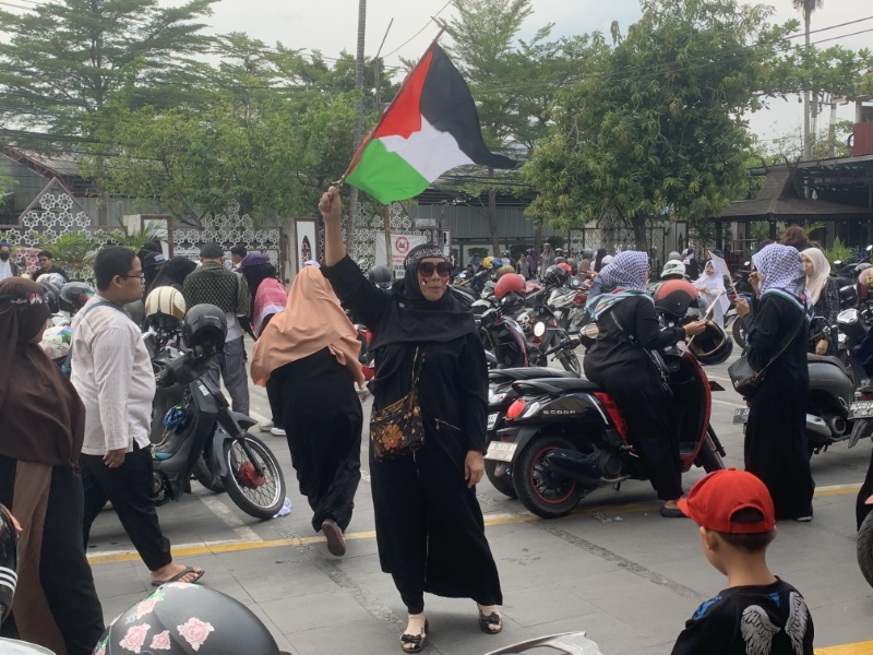 GALANG DANA: Muslim di Banjarmasin membantu Palestina dengan mengumpulkan donasi pada acara tablig akbar di Masjid Hasanuddin Madjedie, Minggu (19/11).