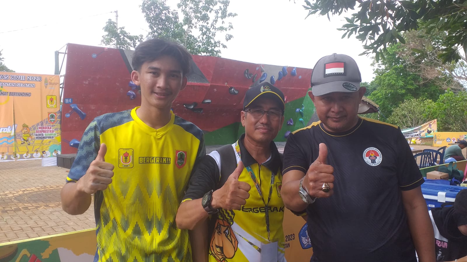 BERHASIL: Mohammad Ferza Fernanda Abdi menjadi atlet yang mempersembahkan medali emas perdana untuk Kalsel di ajang Pekan Olahraga Mahasiswa Nasional (POMNas) XVIII, Minggu (19/11).