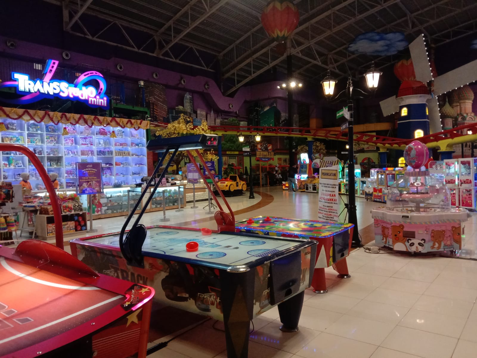 BUKA LAGI: Trans Studio Duta Mall Banjarmasin, Indoor Theme Park terbesar di Kalimantan kembali dibuka.(foto: Fauzan Ridhani/Radar Banjarmasin)