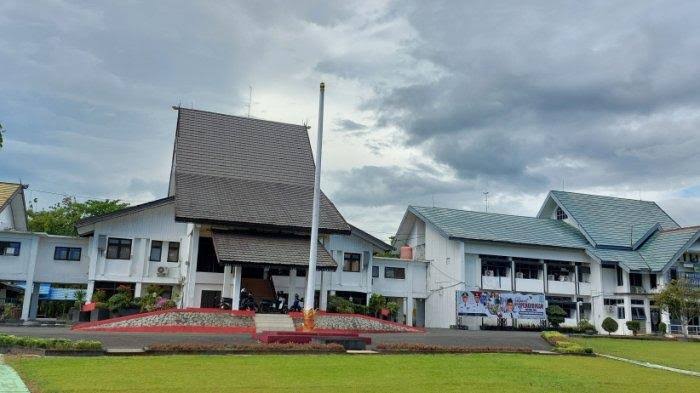 LOKASI PERAYAAN: Kantor Bupati Tala yang menjadi lokasi perayaan puncak Hari Jadi ke-58 Kabupaten Tanah Laut. Pj Bupati memutuskan memindah hari puncak perayaannya.