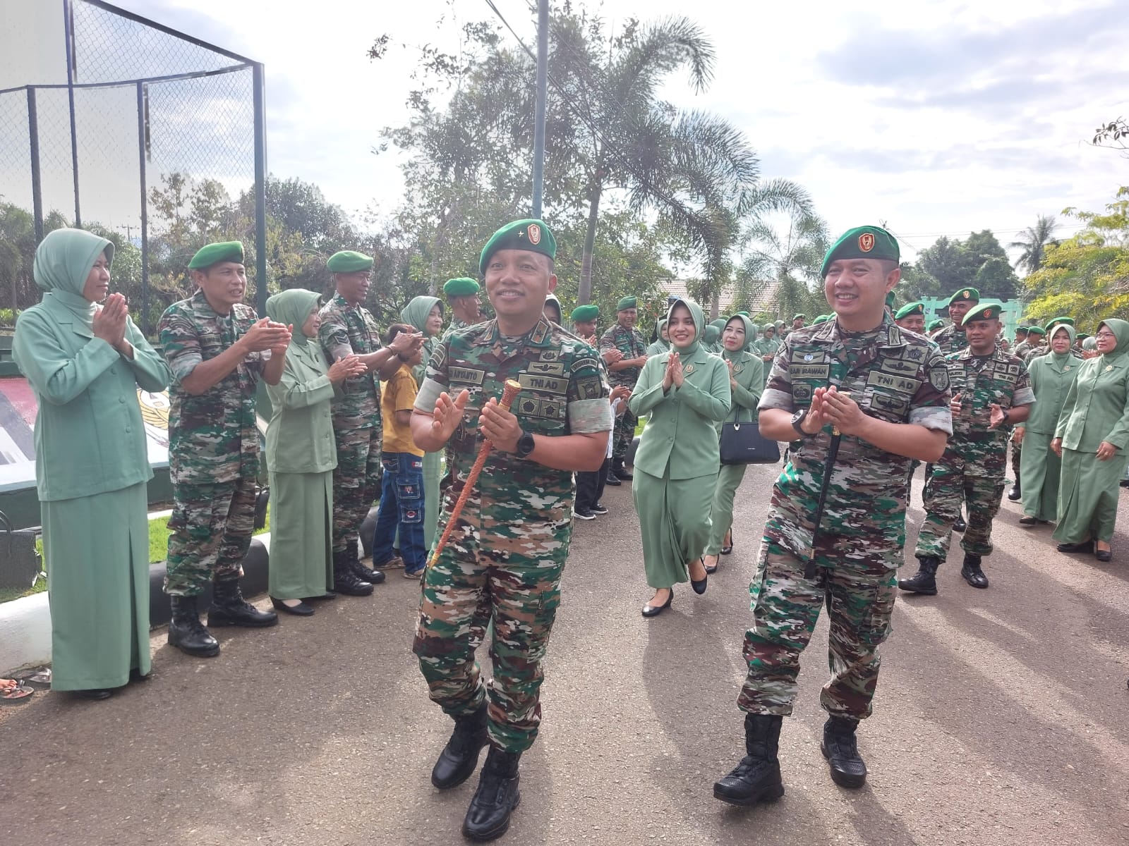 HARUS NETRAL : Danrem 101/Antasari Brigjen TNI Ari Aryanto saat melakukan kunjungan kerja ke Kodim 1009/TLA mengingatkan istri TNI hati-hati menggunakan media sosial, Jumat (24/11).