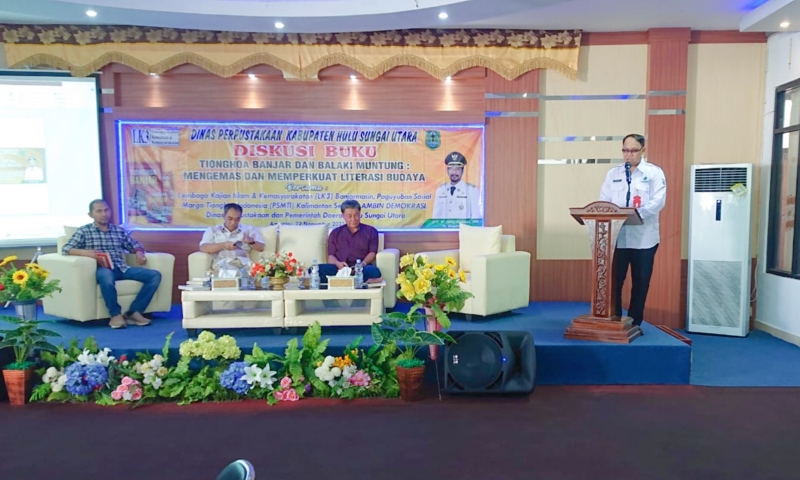 LITERASI: Dinas Perpustakaan Kabupaten HSU dan penggiat literasi gelar bedah buku Tionghoa Banjar dan Balaki Muntung di Aula Disput Rabu (22/11).
