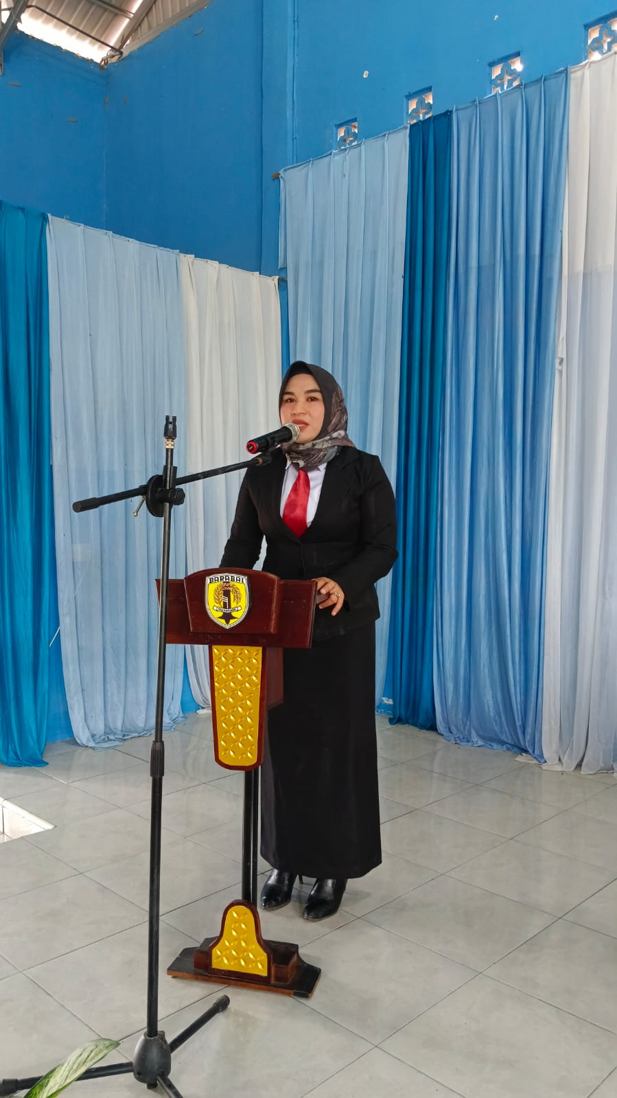 CATAT: Ketua Bawaslu HST, Nurul Huda dalam salah satu forum.