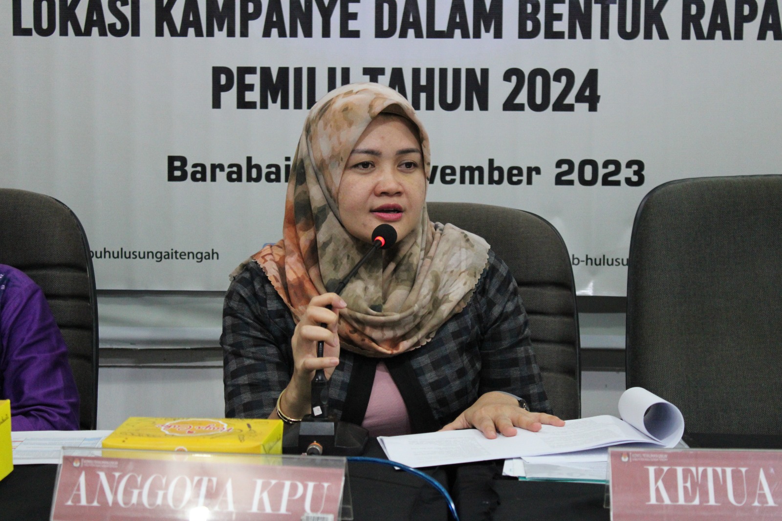 Mailinasari, Komisioner KPU HST Divisi Sosialisasi Pendidikan Pemilih dan Parmas.
