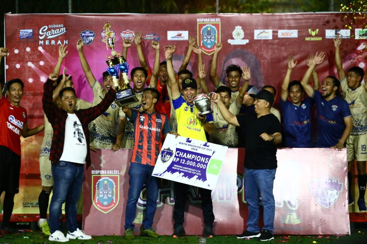 JUARA: Tim Porade Dedekan berhasil menjadi Kampiun Munthe Cup 2023 di kategori umum, Sabtu (2/12) malam.