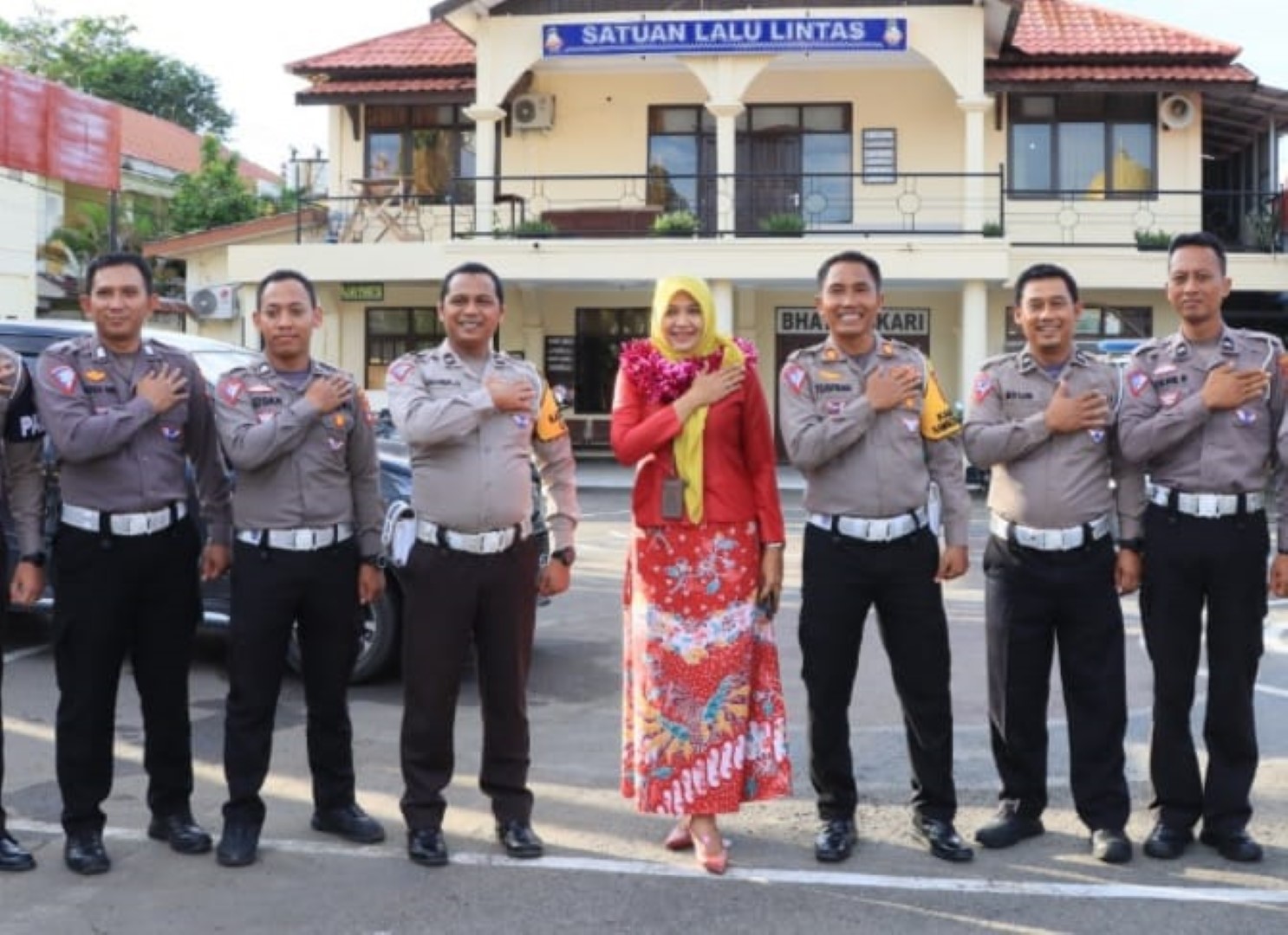 Ketua PN Amuntai Silfi Yanti, saat pamitan dengan jajaran Polres HSU.